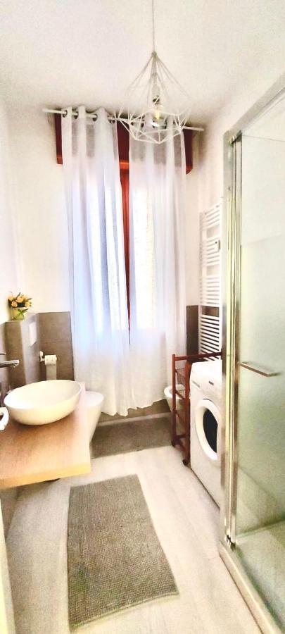 A Quattro Passi Dal Centro Apartment Bologna Bagian luar foto